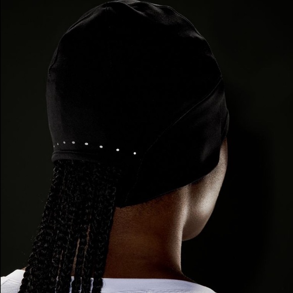 LULULEMON Women’s Run For It All Beanie in Black - One Size - New With Tags - Picture 5 of 5